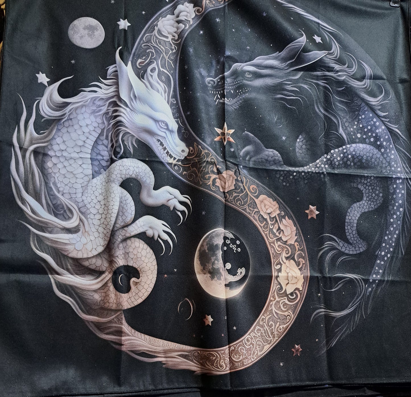 Large tarot/wall cloth, yin yang dragon