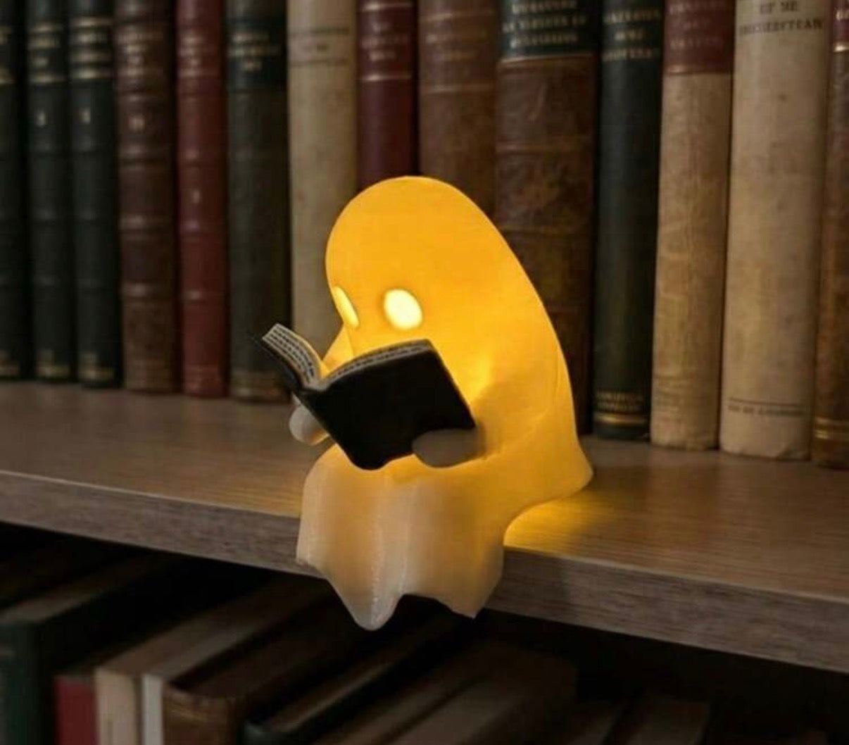 1pc Creative Cute Reading Ghost Decorative Figurine