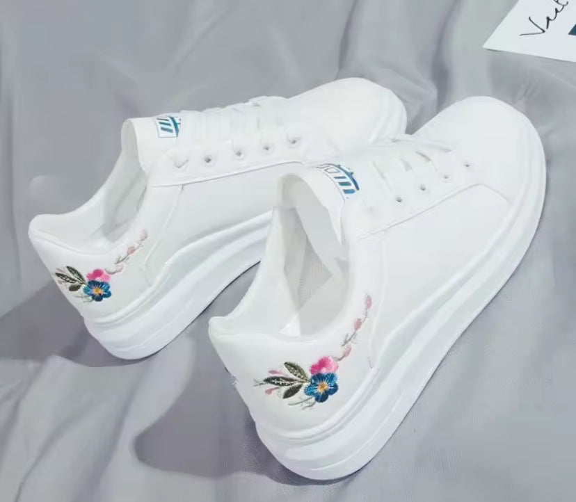Shoes 2025 Women Running Spring Autumn Fashion White Breathable Embroidered Flower Lace-Up Casual Sneakers