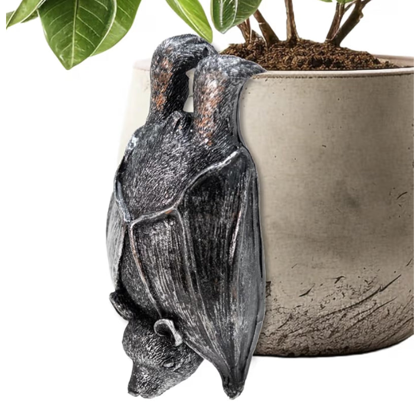 Plant Pot Hanger Resin Statue Flower Pot Planter Hanging Decorative Bat Black Sculptures Outdoor Garden Lawn Ornaments Home Office Halloween Decoration (Bat)