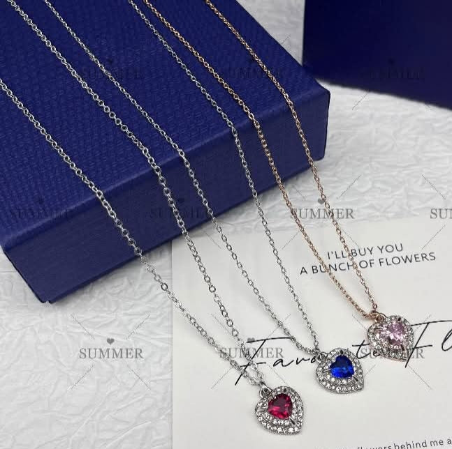 Designer chains Comes with gift box and bag
X1