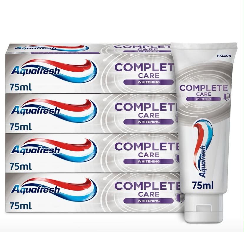 Aquafresh Complete Care Whitening Fluoride Toothpaste. Helps Restore Your Teeth’s Natural Whiteness. Actively deep Cleans and freshens Whole Mouth. (Pack of 4)