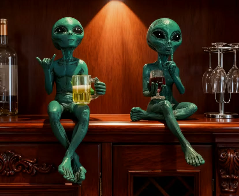Set of 2 Green Alien Resin Figures Featuring Red Wine And Beer - a Collectible Statue of a Green-Skinned Alien,