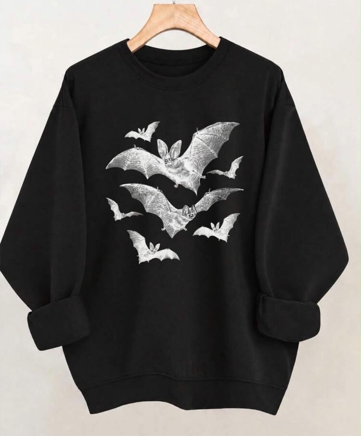Bat Print Pattern Crew Neck Sweatshirt, Plus Size Women's Casual Autumn/Winter Long Sleeve Sweatshirt Black