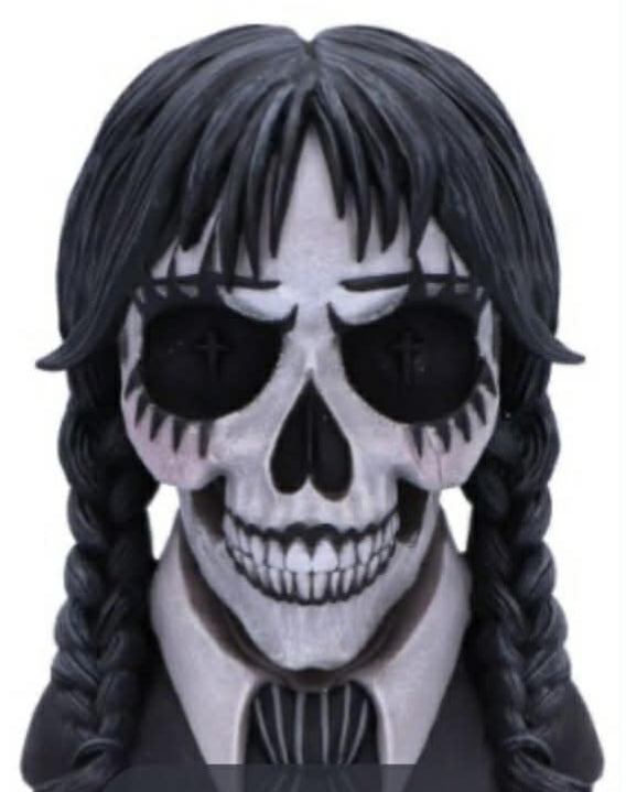 Dark Glare 16cm
Gothic school girl inspired skull
Nemesis Now exclusive design
Cast in high-quality resin
Expertly hand-painted