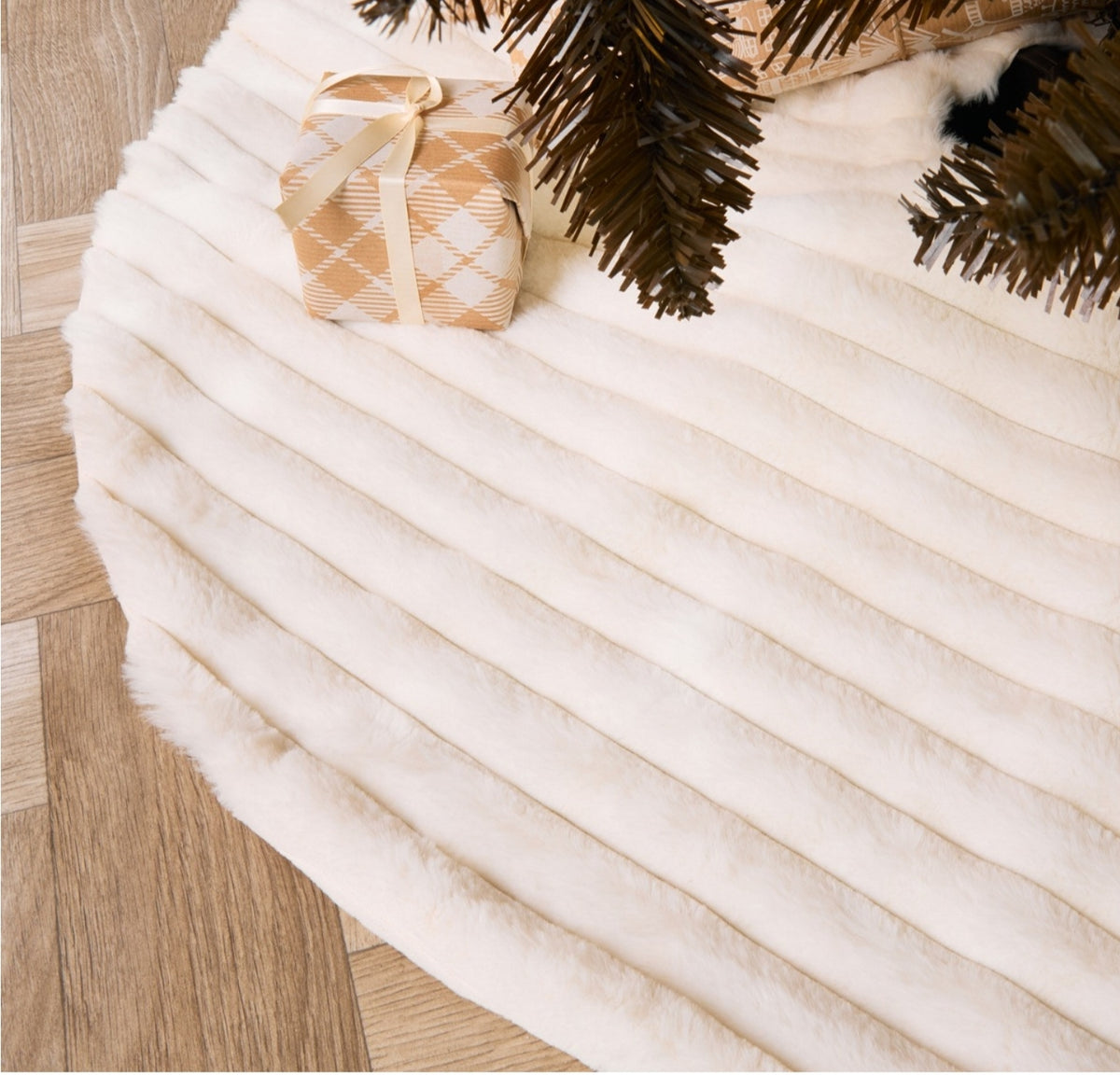 Ribbed Faux Fur Christmas Tree Skirt - Cream