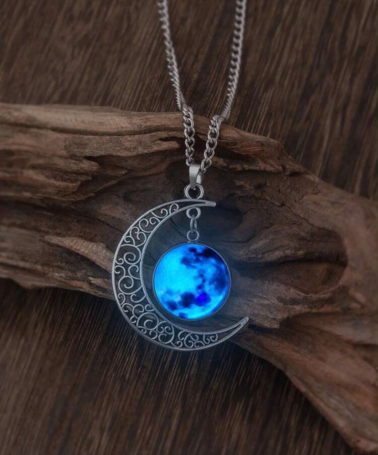 suteyi Glow In The Dark Bead Decor Moon Pendant Necklace