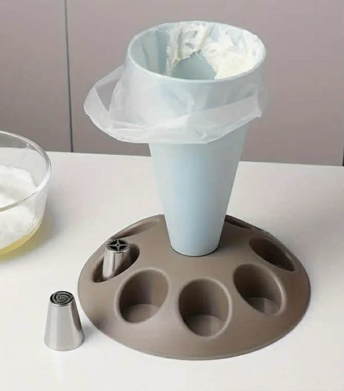 Silicone Pastry Bag Stand - Durable Baking Display Tray with Multiple Compartments for Cupcakes, Cookies, Muffins Heat-Resistant, Easy-Clean Kitchen Tool for Home Bakers & Professional Bakeries