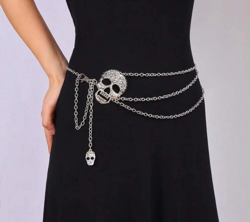 1 pc Women's Oversized Skull Chain Necklace With Spikes - This Multi-Layered Necklace Features A Skull Design With A Punk Hip-Hop Style.
