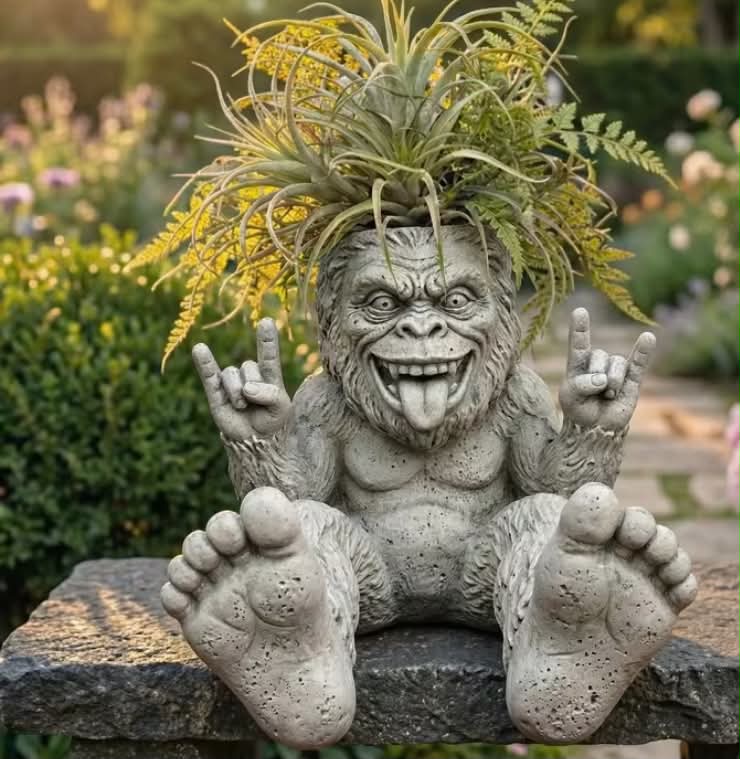 Resin Bigfoot Rock Planter Outdoor Desktop Garden Pot with Figure Mythical Creature Statue for Balcony Desk Decor