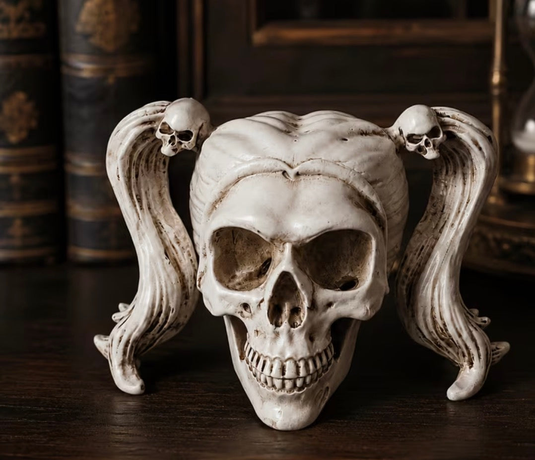 1pc Gothic Twin-Tailed Skull Statue - Resin -Tailed Figure Suitable for Halloween