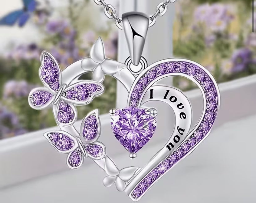 An Exquisitely Elegant and Versatile Heart-shaped Butterfly Necklace Inlaid with Synthetic Synthetic Zirconia, Suitable for Daily Wear, Banquets, or Valentine's Day