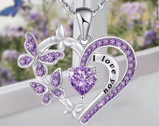 An Exquisitely Elegant and Versatile Heart-shaped Butterfly Necklace Inlaid with Synthetic Synthetic Zirconia, Suitable for Daily Wear, Banquets, or Valentine's Day