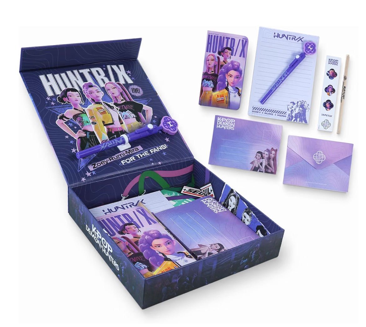 KPop Demon Hunters Keepsake Box, Stationery Gift Set, 21 Piece
Officially Licensed Merchandise, Huntrix Fidget Pen, Notebook, Envelopes, Display Box,