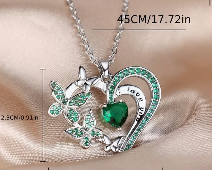 An Exquisitely Elegant and Versatile Heart-shaped Butterfly Necklace Inlaid with Synthetic Synthetic Zirconia, Suitable for Daily Wear, Banquets, or Valentine's Day