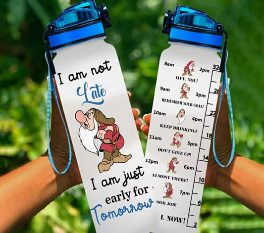 A 32Oz Water Bottle Featuring The Classic Disney Character Bashful, Marked with Time Indicators for Motivation, Perfect for Travel And Outdoor Activities. It Comes with a Reusable