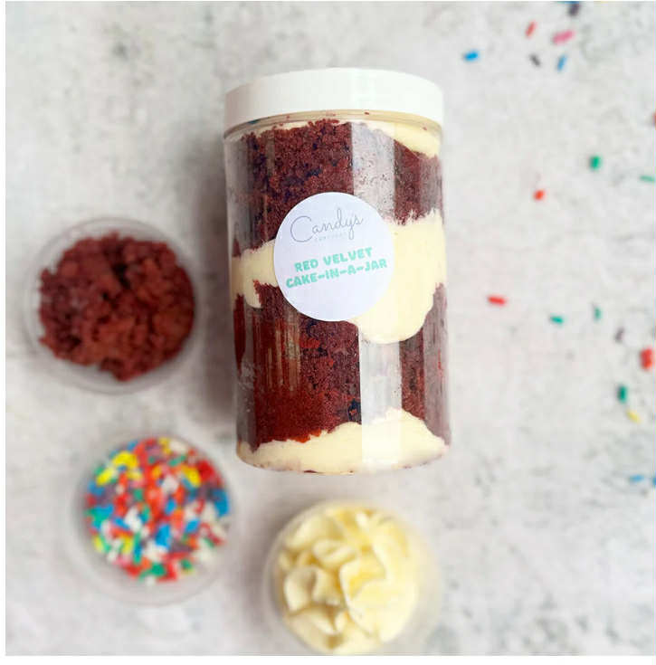 Cake-in-a-Jar Classics (Box of 1)

Our freshly baked sponge is generously layered with smooth whipped buttercream and topped with a buttercream swirl and sprinkles.