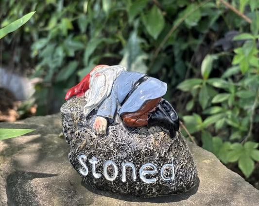 1 pc Funny Drunk Old for Man Lying on a Rock Statue Ornament, a Stress-relieving, Humorous, and Decadent