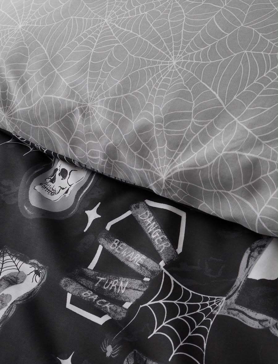 Enter If You Dare Duvet Set - Black