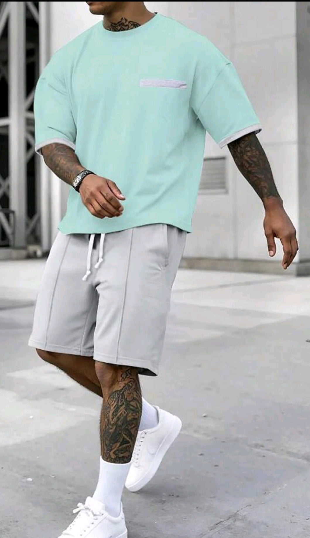 Men's Versatile Contrast Color Round Neck Short Sleeve T-Shirt And Casual Drawstring Waist Pocket Shorts Set
