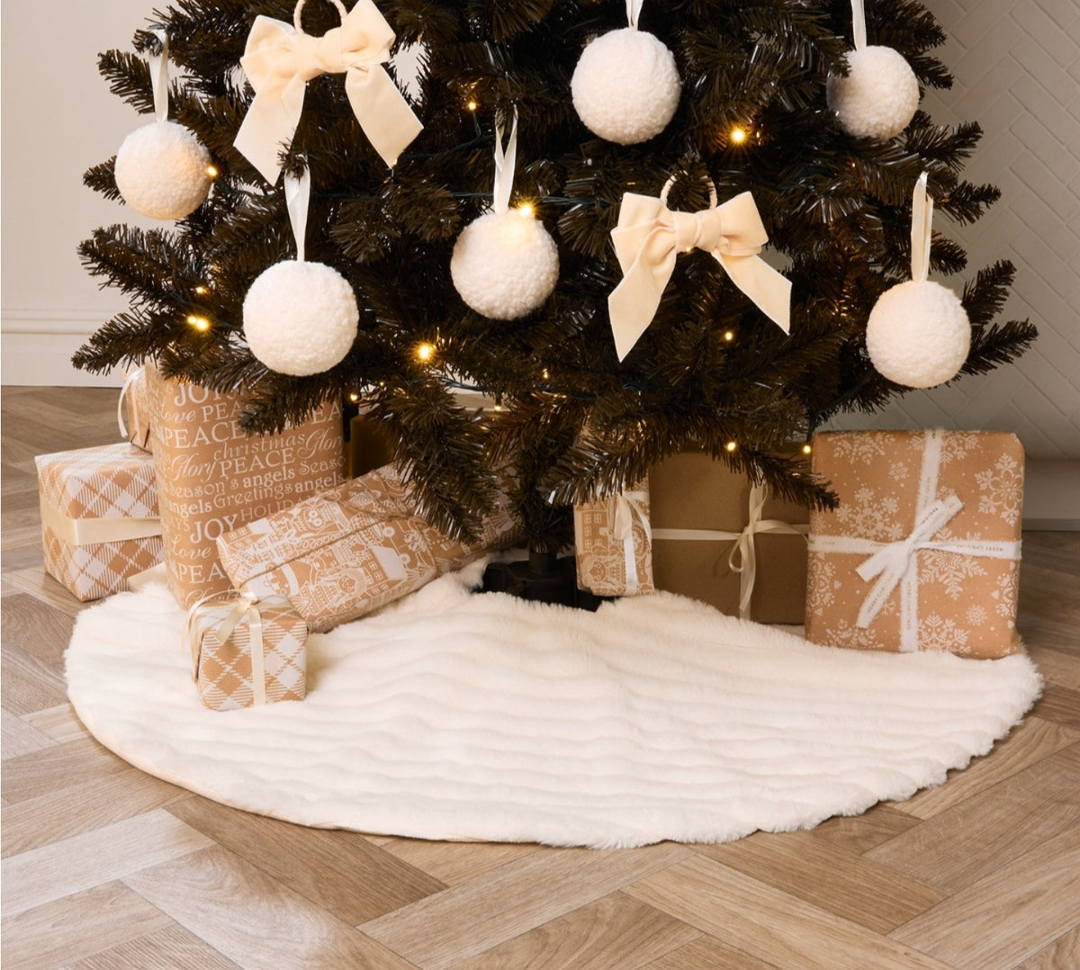 Ribbed Faux Fur Christmas Tree Skirt - Cream