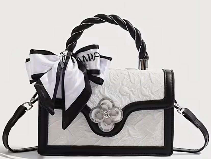 Fashionable Retro Small Square Bag Niche Design Versatile Outing Commuting Crossbody Bag Stylish Casual Handbag Women'S Bag