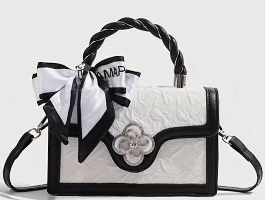 Fashionable Retro Small Square Bag Niche Design Versatile Outing Commuting Crossbody Bag Stylish Casual Handbag Women'S Bag