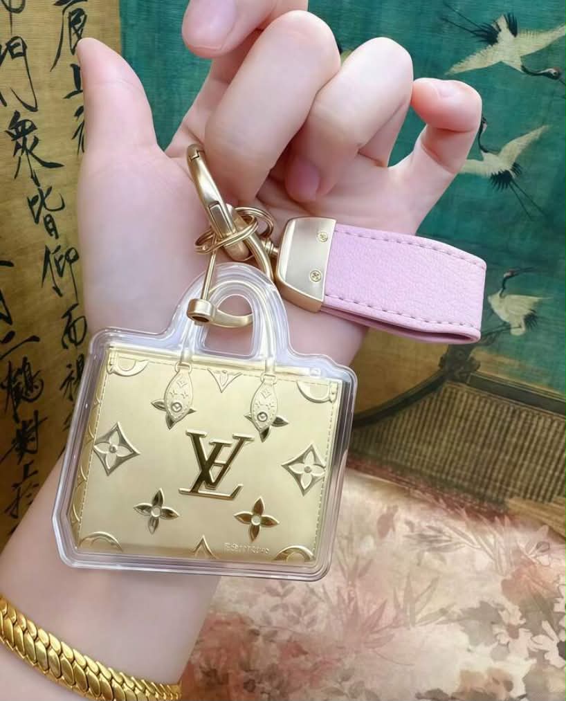 1pc/Set: Fashion Luxury Keychain,