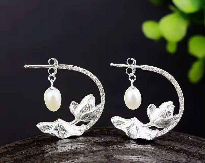 Three-dimensional craft silver carving lotus pearl earrings