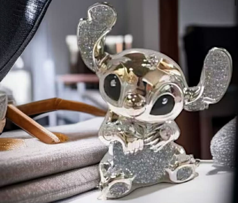 Silver Stitch Ceramic Figurine 30cm – Crushed Diamond Sparkle Shelf Decoration for Living Room