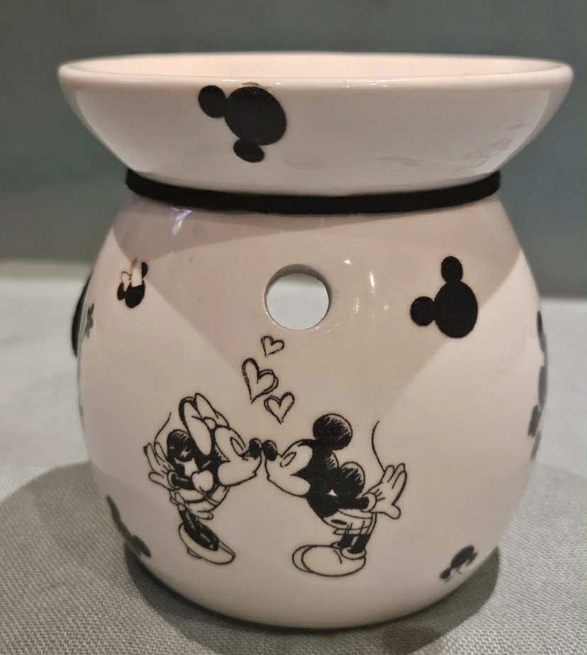 Mickey & Minnie Mouse Kissing White Ceramic Tealight Oil Burner GC