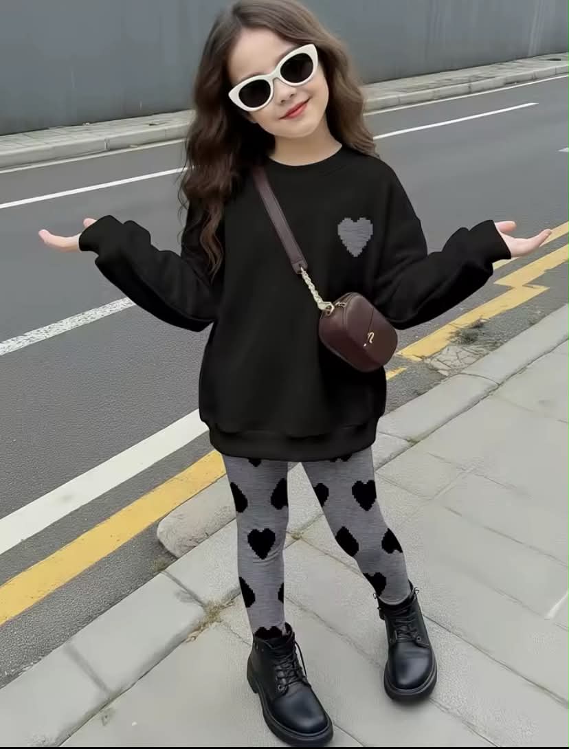 Girls 2-Piece Heart Outfit – Black Oversized Sweatshirt & Grey Heart Print Leggings Set
