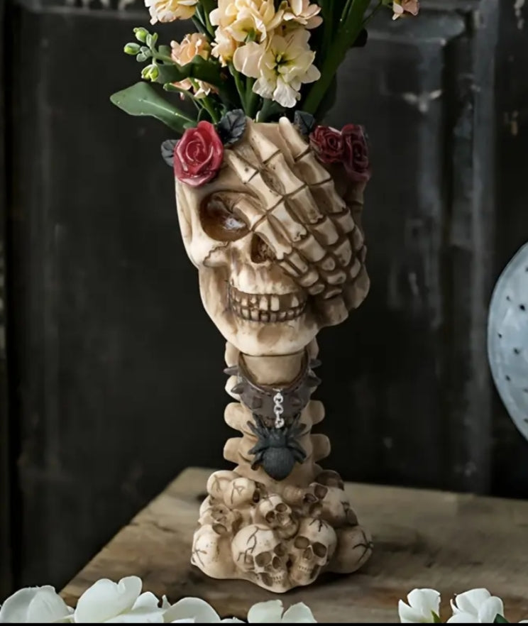 Gothic Skull Vase: 19cm/7.48in, 9.5cm/3.74in, 8cm/3.15in - Resin, Retro
