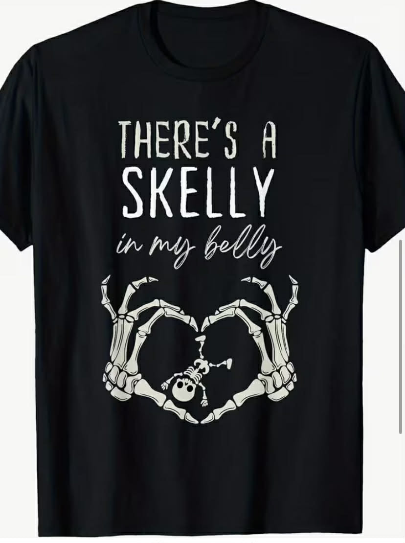 Funny Pregnancy Announcement T-Shirt - "There's Skelly In My Belly" Bump Design, Retro Loose-Fit Maternity Tee for, Unisex Short Sleeve Shirt with Skeleton Footprints