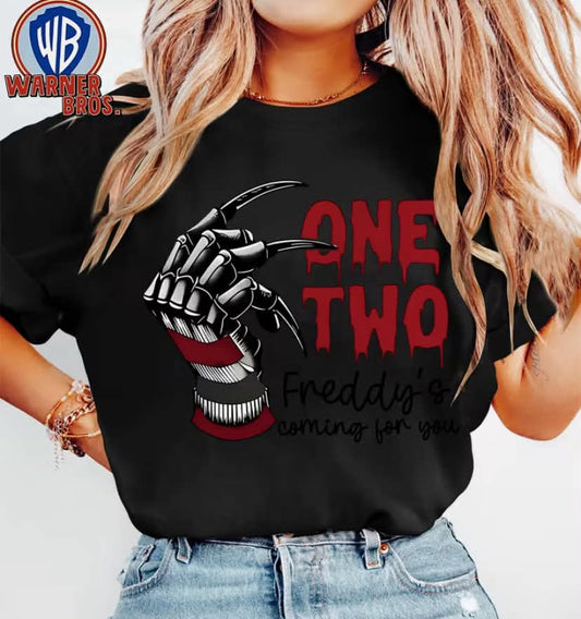Women's Vintage Warner Bros. T-Shirt - Freddy Paw Print Retro Cartoon Short Sleeve Top 90s Nostalgic Animation Plus Size Round Neck Tee