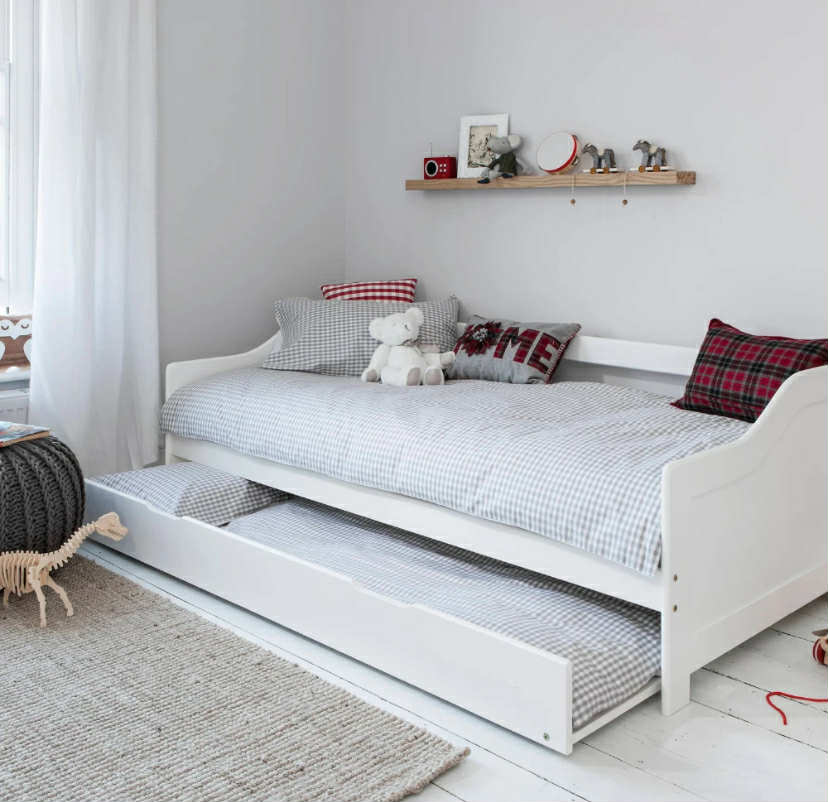 Day Bed Single  with Pull out Trundle Extra Guest in White Hove