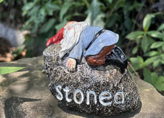 1 pc Funny Drunk Old for Man Lying on a Rock Statue Ornament, a Stress-relieving, Humorous, and Decadent
