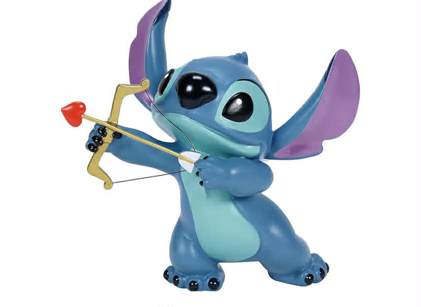 Alien Showcase Collection Stitch Valentine's Moment Figurine