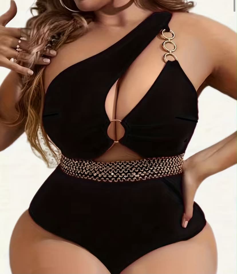 Plus Size Black One-Shoulder Swimsuit for Women with a Circular Ring, Perfect for The Beach