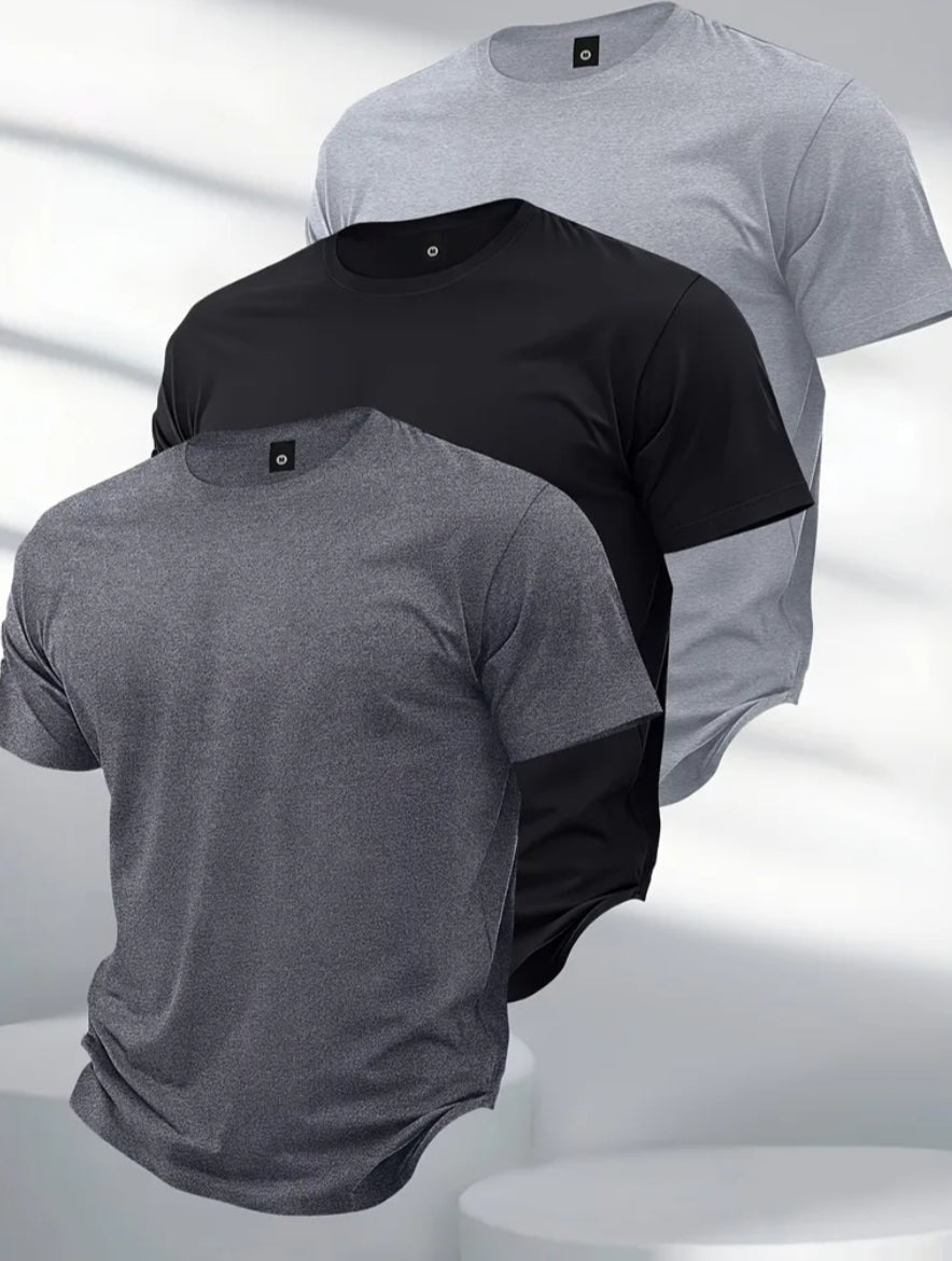 A Set of Three Men'S Short-Sleeve T-Shirts in Solid Colors, Featuring a Round Neck And a Regular Fit.