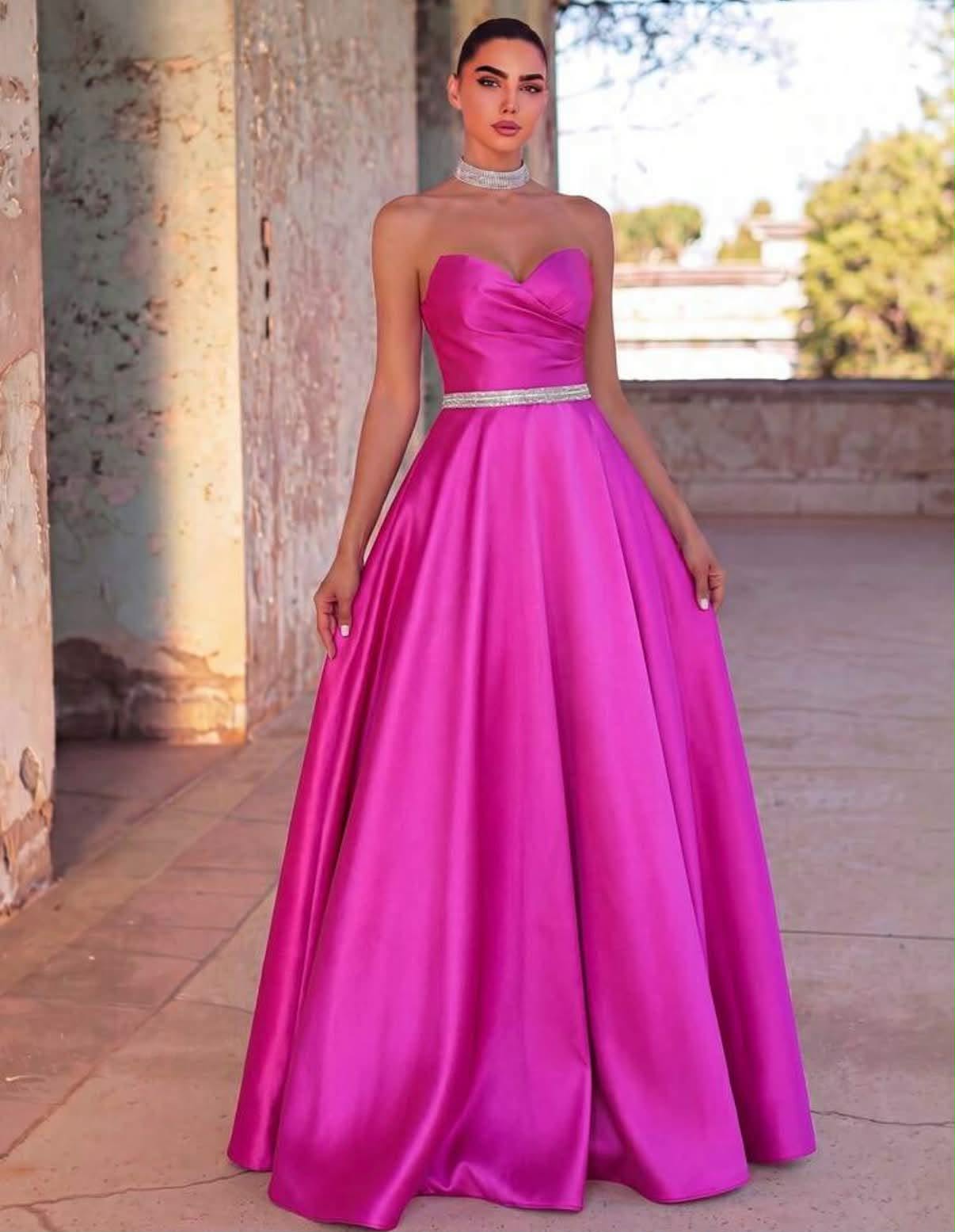 Strapless Crystal-Embellished Evening Gown, Sweetheart Neckline, Cascading Skirt, Perfect For Red Carpet Events, Black-Tie Galas, Wedding Receptions