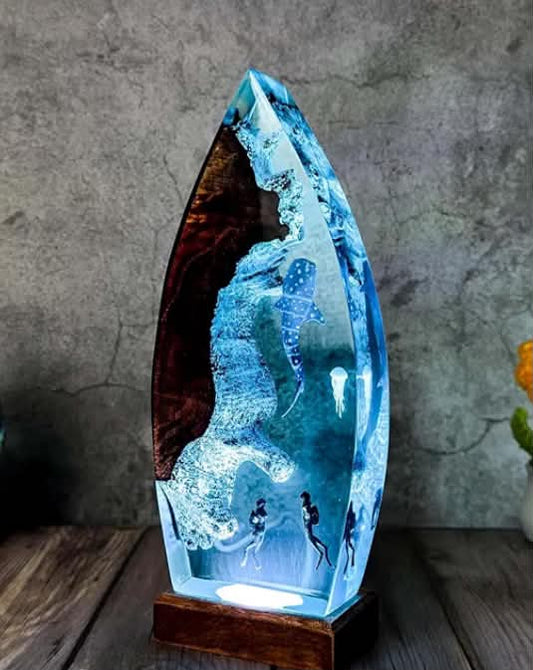 Drawelry Ocean Lamp Resin, Handmade Whale Shark and Jellyfish Night Lamp, Resin Wood Bedside Ocean Light Lamp,Decorative Artist Home Office Bedroom Decoration Gift (16 x 7 CM)