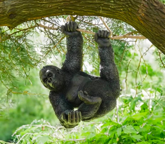Hanging Gorilla Garden Ornament, Realistic Resin Outdoor Statue with Rope, Weatherproof Garden Decor Yard Decoration Gift