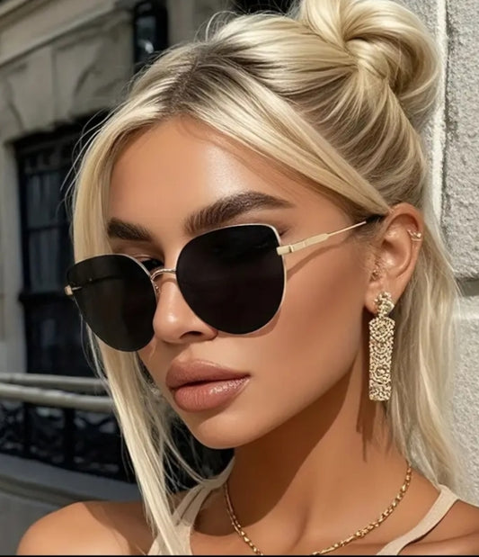 A Pair of Geometric Retro Glasses for Men And Women with 400 Protection