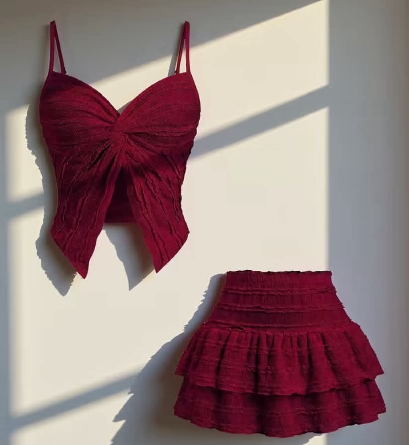 French Lace Trimmed Cami Twisted Sweet Short Top And A-Line Lace Hemmed Skirt
