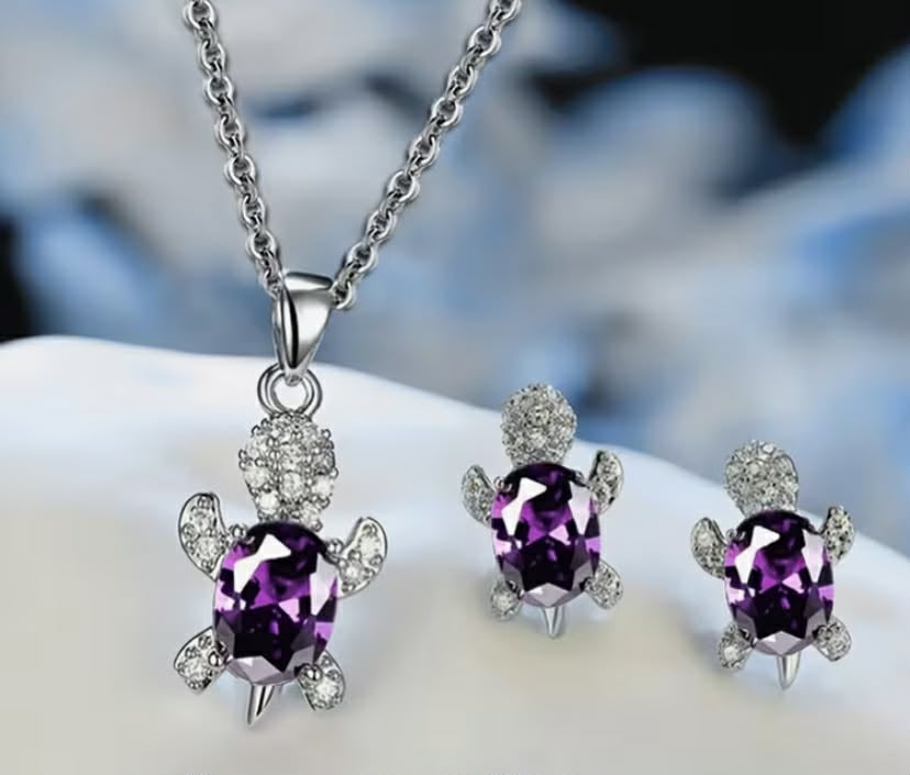 A Set of Turtle Necklace And Earrings Made of Synthetic Zirconia in a 3pcs